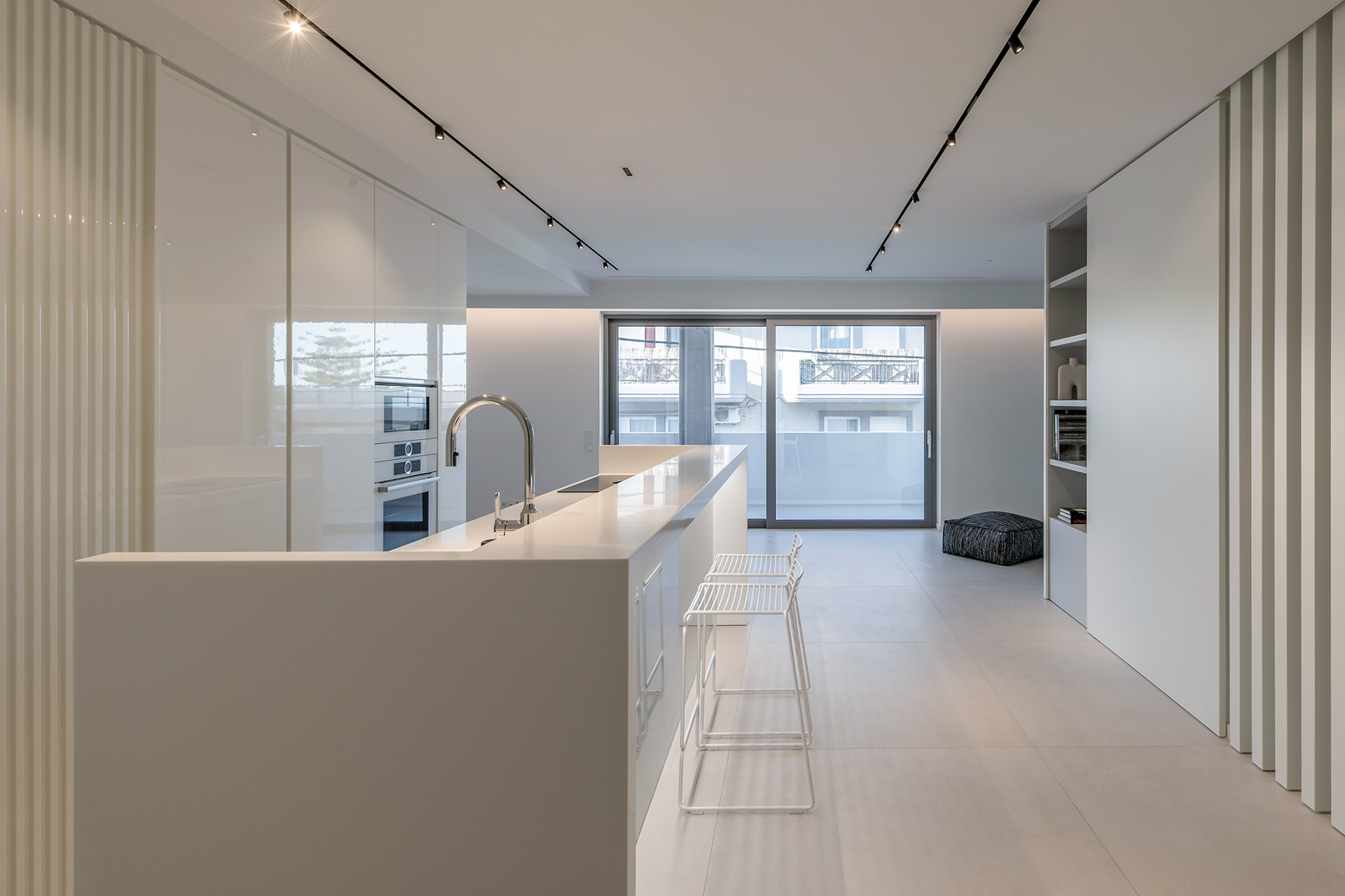 WHITE URBAN APARTMENT(8)