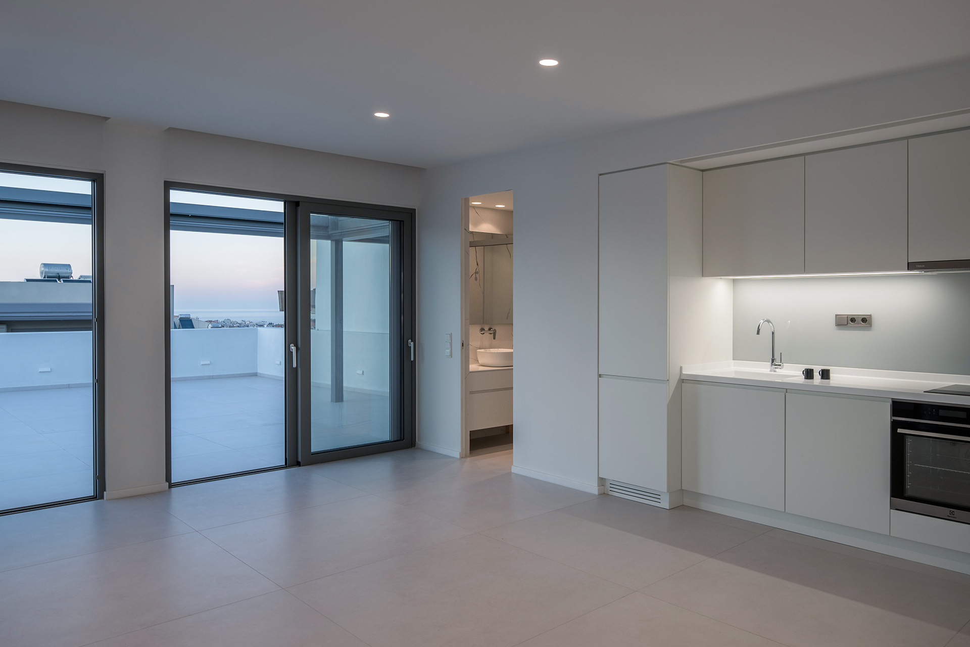WHITE URBAN APARTMENT(11)