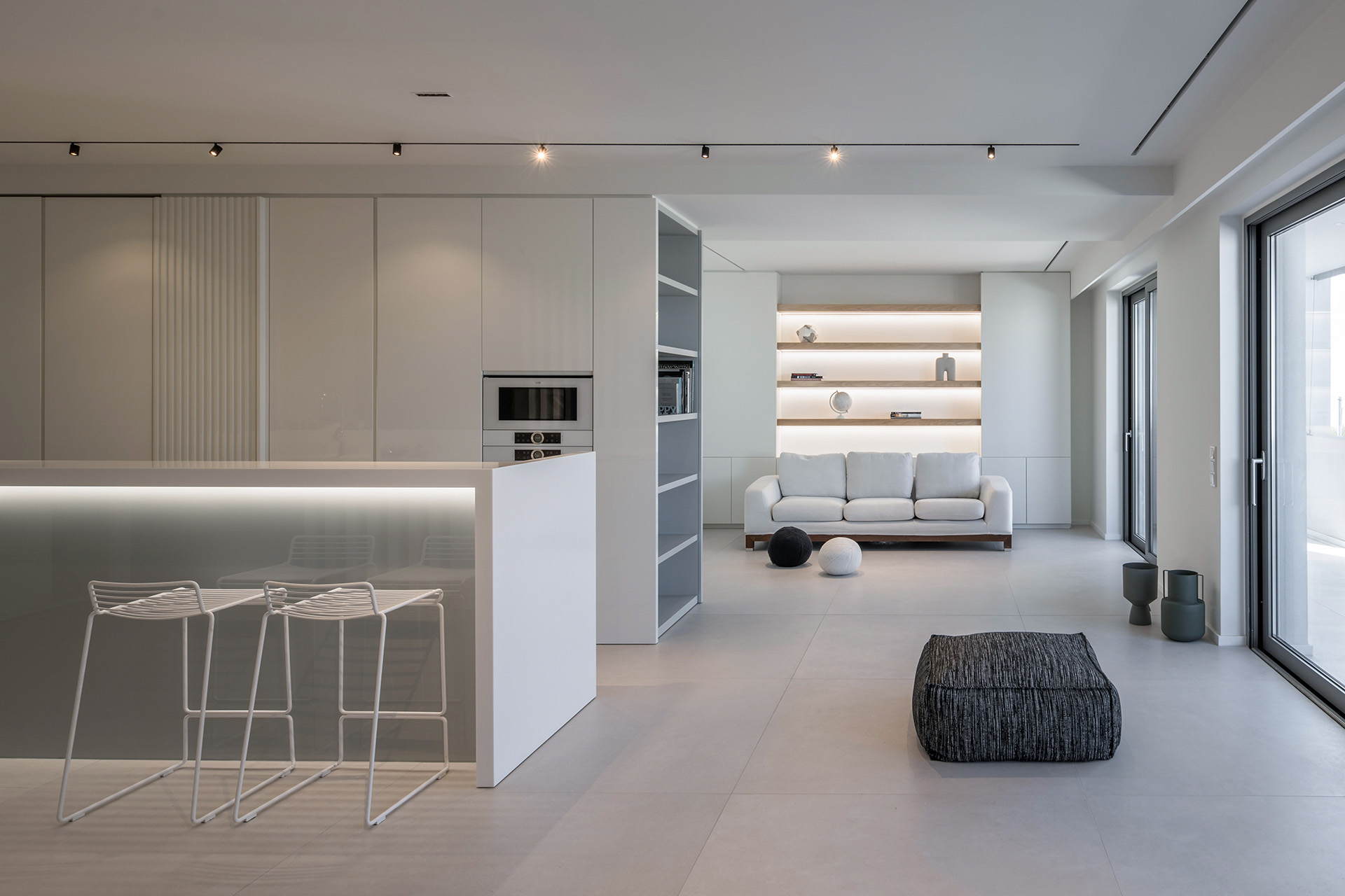 WHITE URBAN APARTMENT(5)