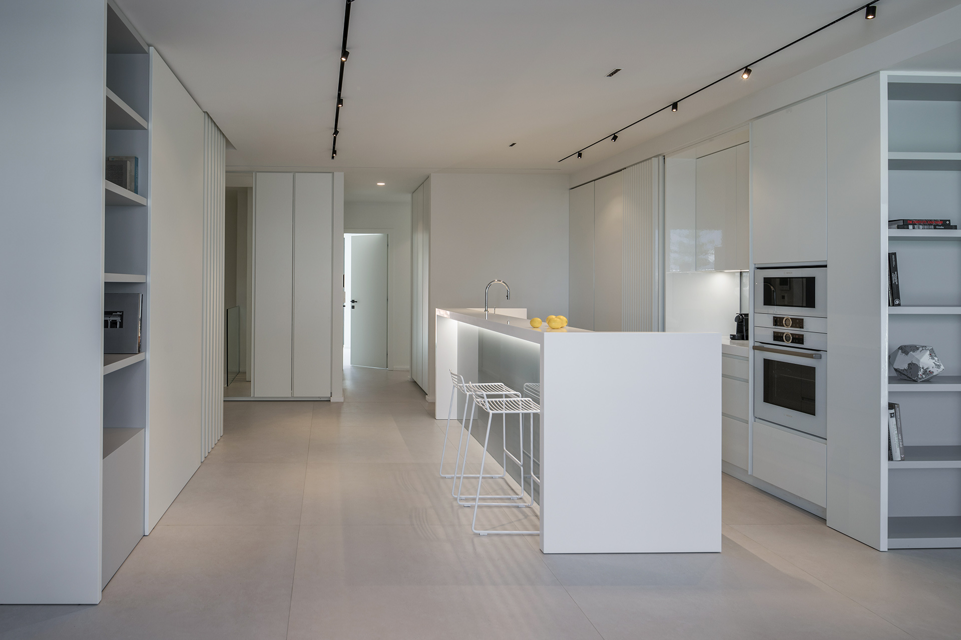 WHITE URBAN APARTMENT(7)