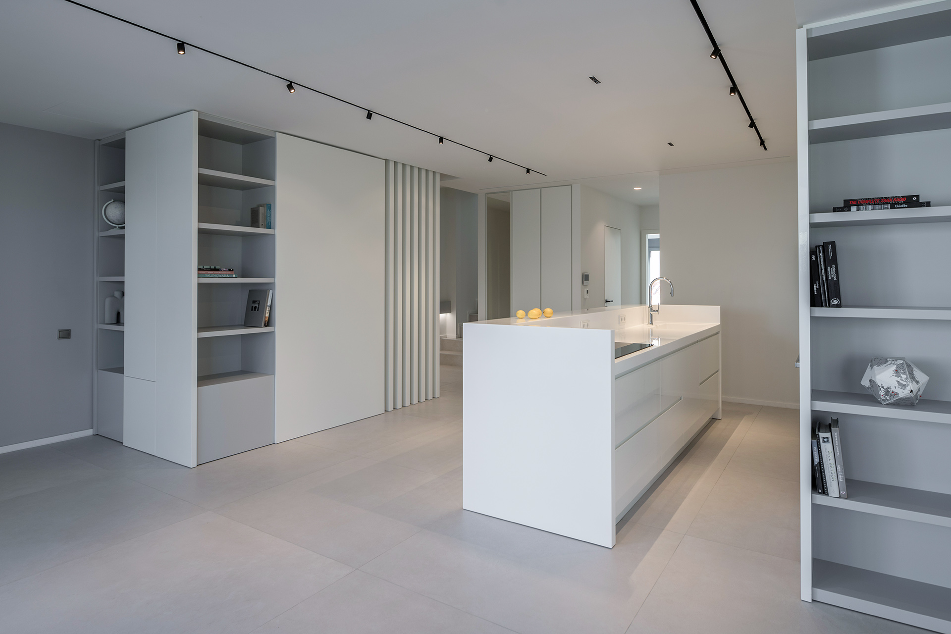 WHITE URBAN APARTMENT(6)