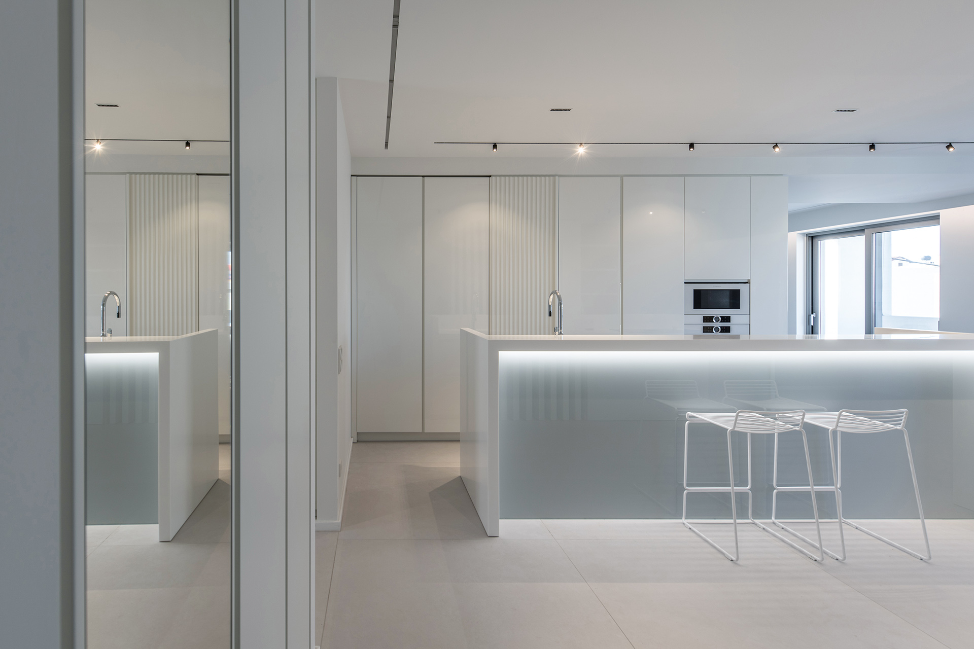 WHITE URBAN APARTMENT(3)