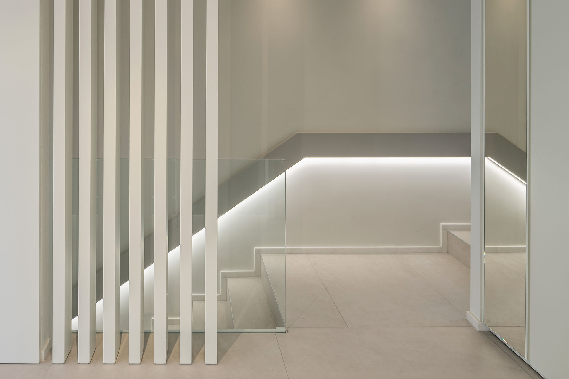 WHITE URBAN APARTMENT(9)