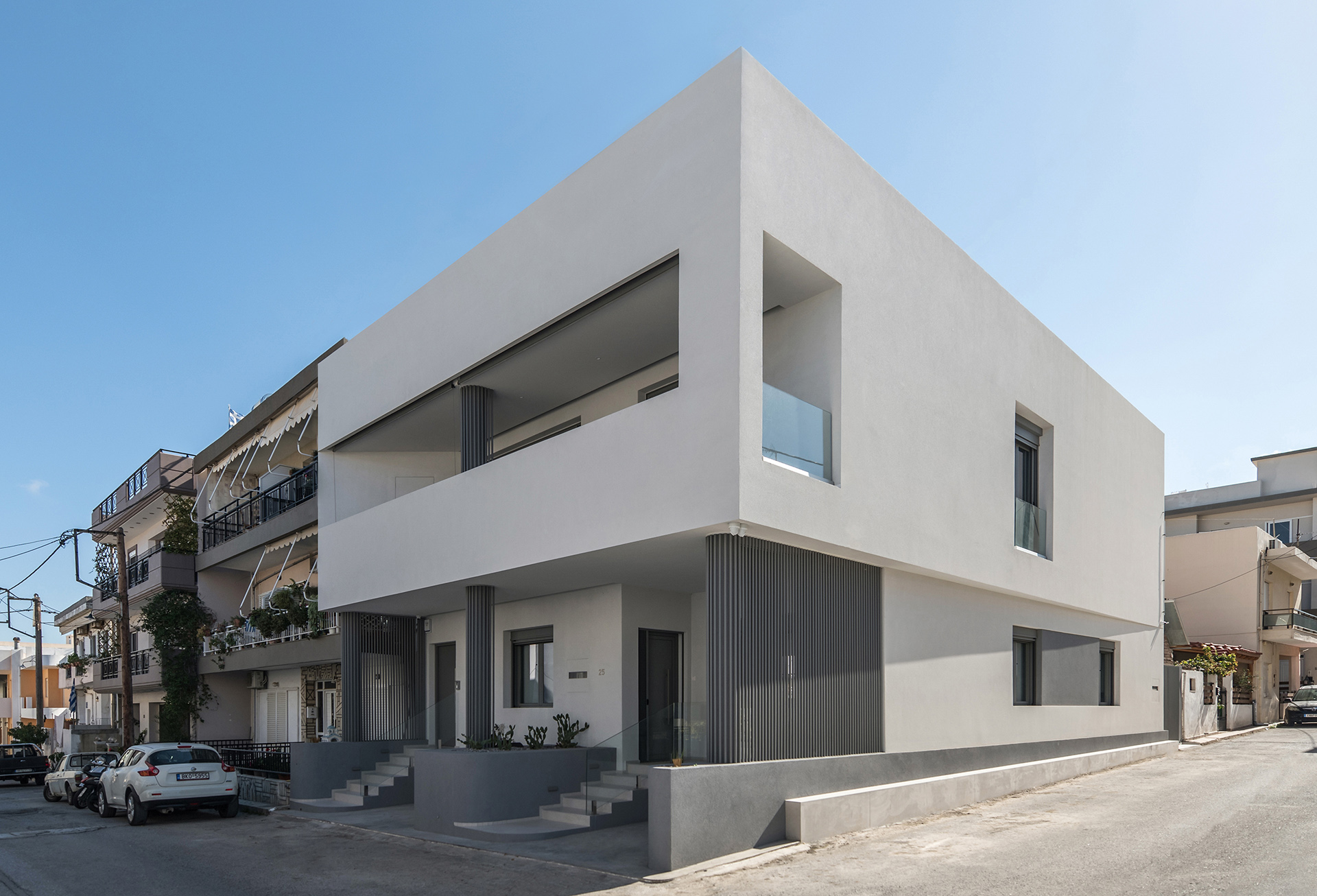 WHITE URBAN APARTMENT(2)